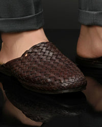 Detail of the Half Chatai Bantu weave on foot