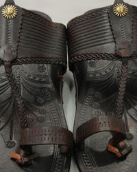 Detail of the braided Kapshi strap and brass rivet