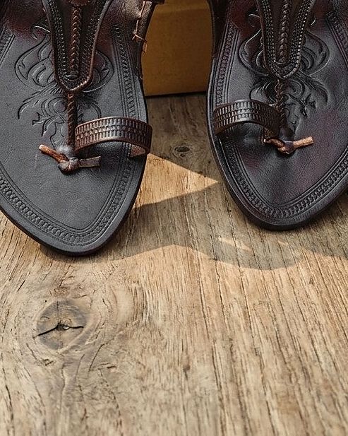 Veer, closer view of the straps and toe loops
