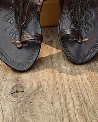 Veer, closer view of the straps and toe loops